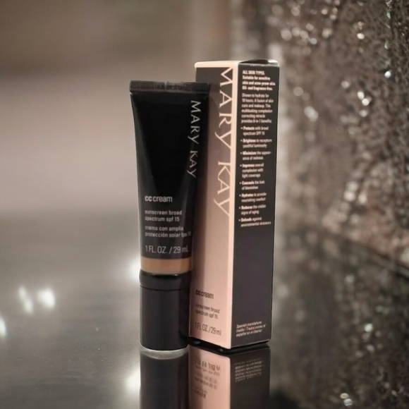NIB MaryKay CC Cream Sunscreen Broad Spectrum SPF15 Makeup Foundation Face Cream - Picture 1 of 11
